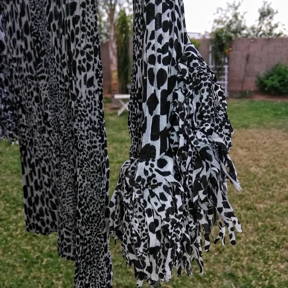 Agora Animal Print Crinkle Top - Picture 2 of 5